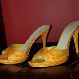 Butter popcorn yellow - NEARLY NEW